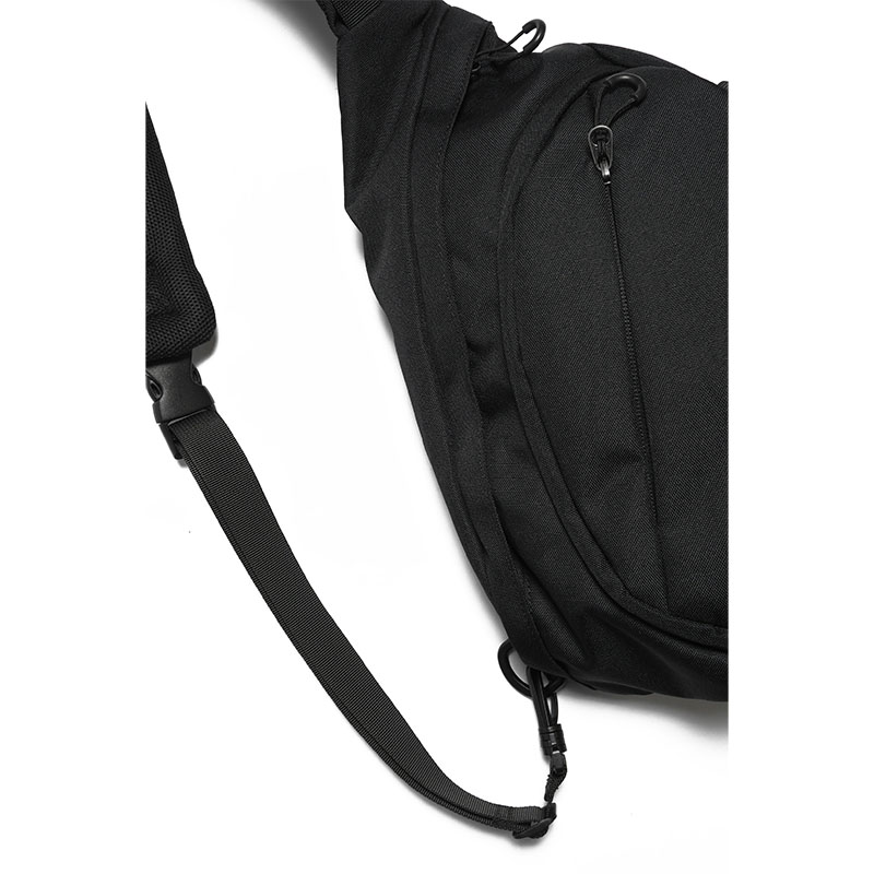 TRIANGLE BODY BAG -BLACK-