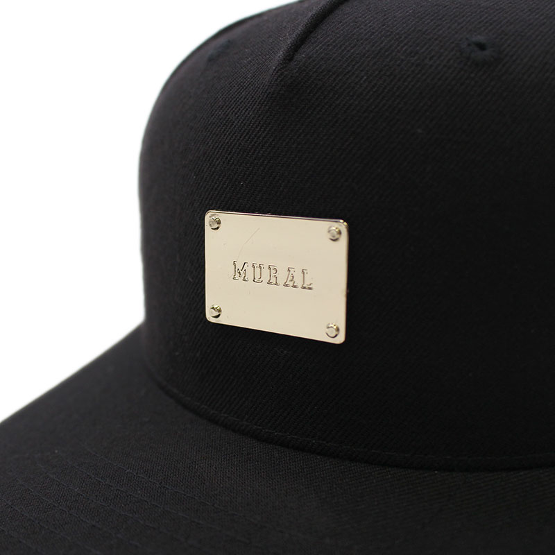 METAL PLATE SNAPBACK CAP