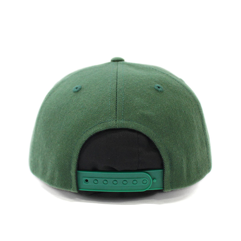 METAL PLATE SNAPBACK CAP