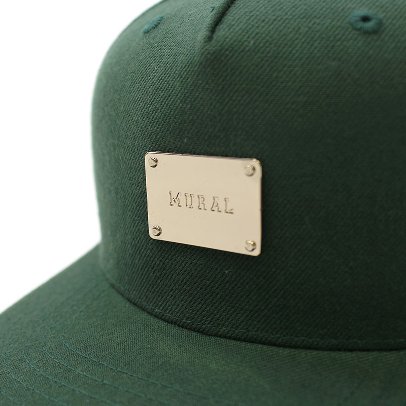 METAL PLATE SNAPBACK CAP