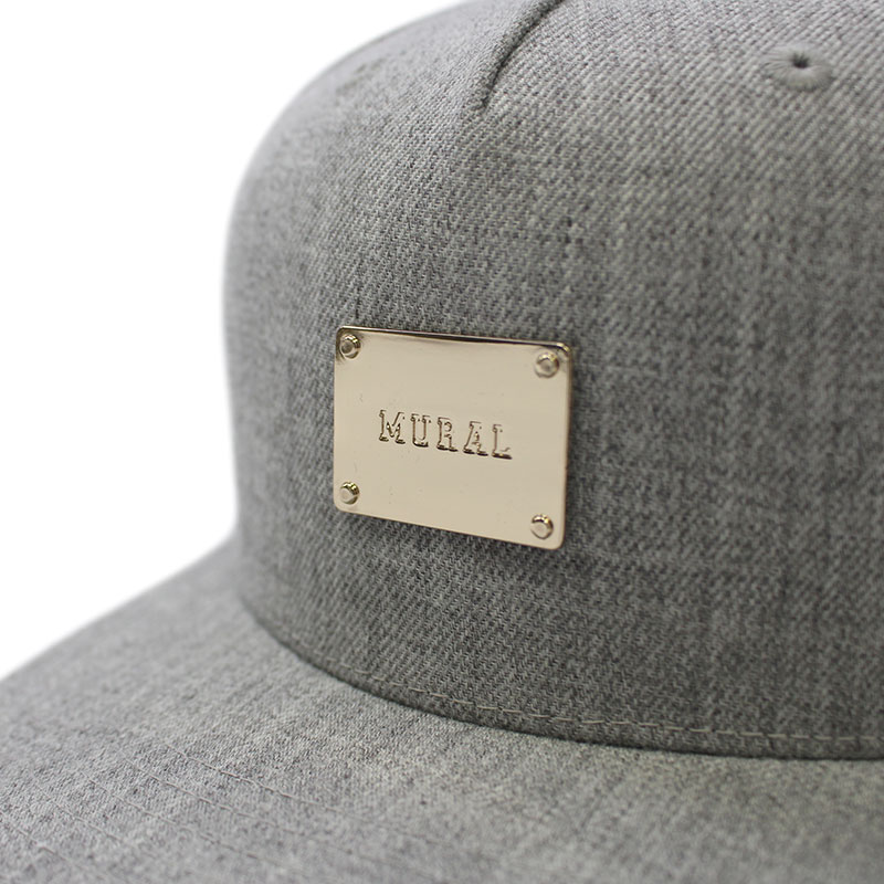 METAL PLATE SNAPBACK CAP