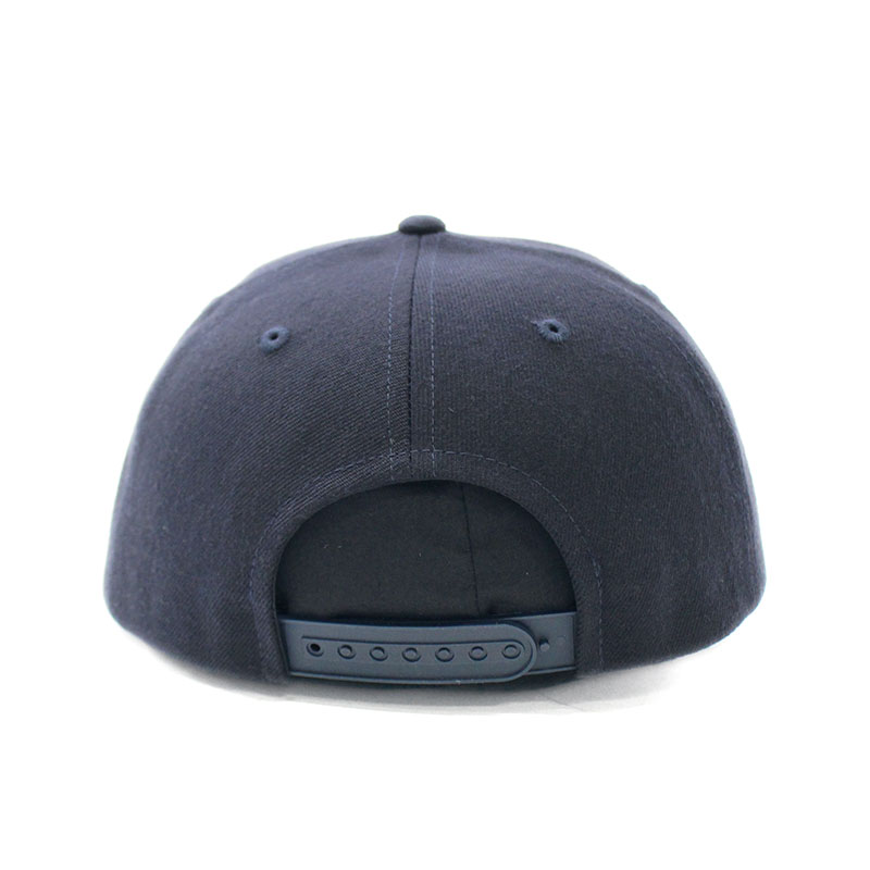 METAL PLATE SNAPBACK CAP